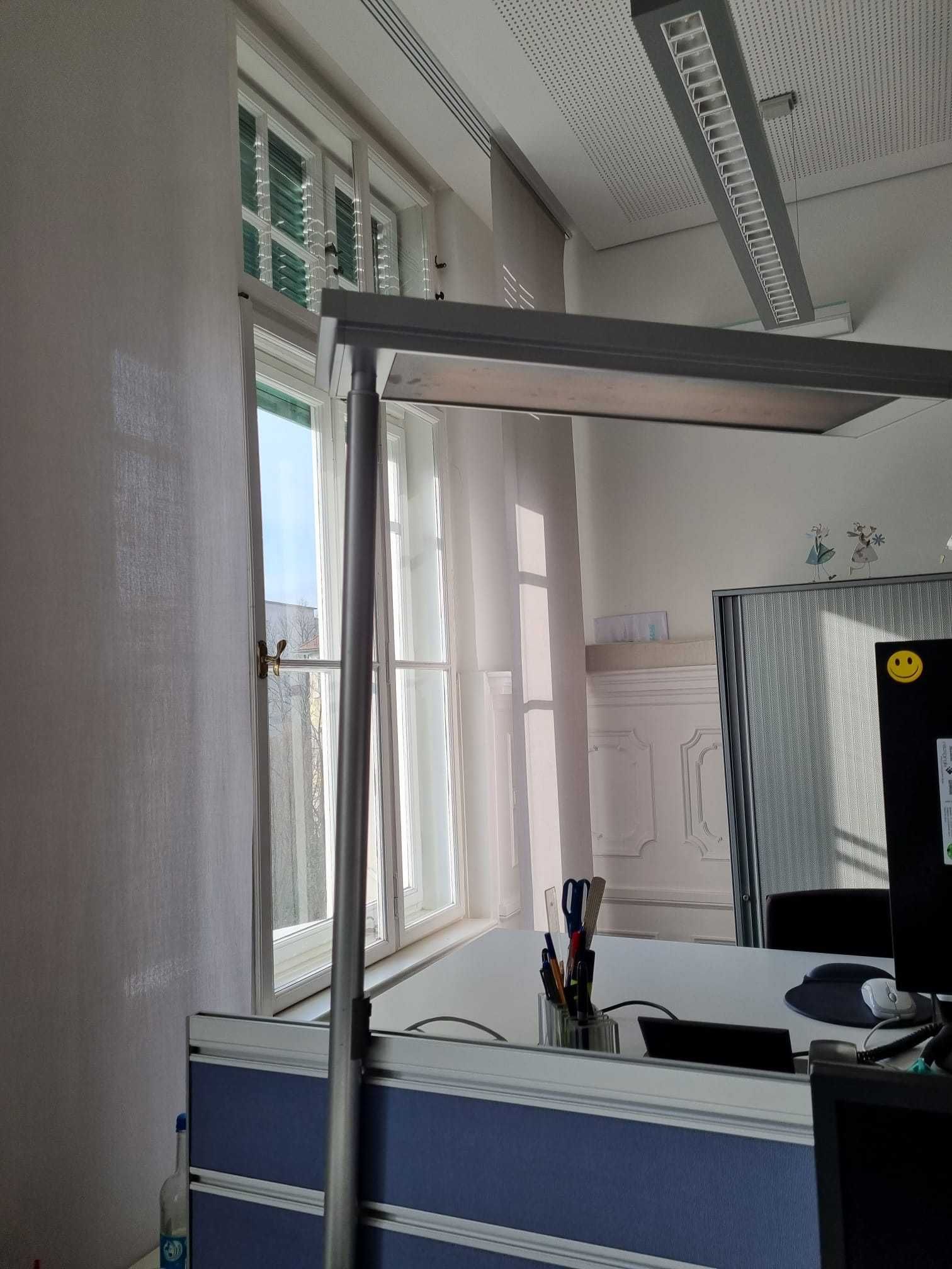 Biurka call center biurowiec wyposażenie meble biurowe