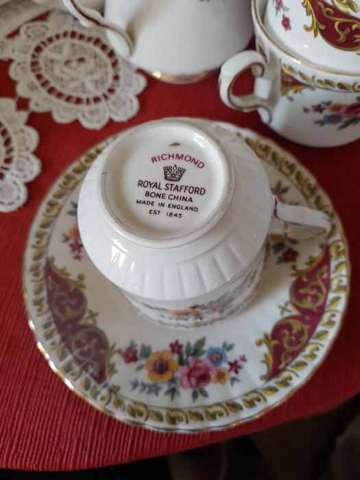 Chávena de café com pires em porcelana inglesa Royal Stafford Bone Chi