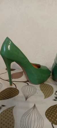 Туфлі 36 р. зелений колір