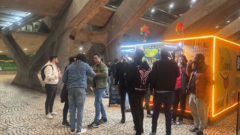 Excelente Negócio: Quiosque em Pleno Funcionamento na Gare do Oriente"