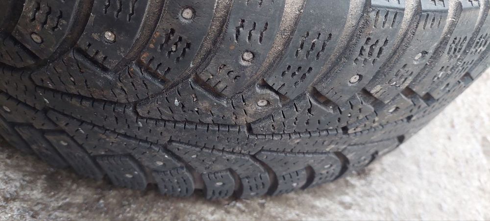 Зимова гума Nokian 205/55 R16