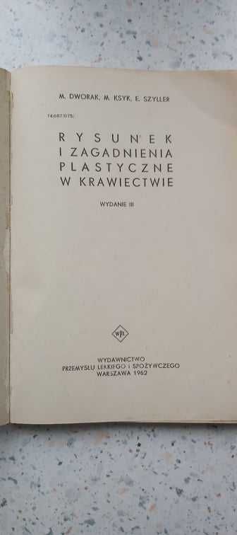 Rysunek i zagadnienia plastyczne w krawiectwie - M. Dworak (K499)