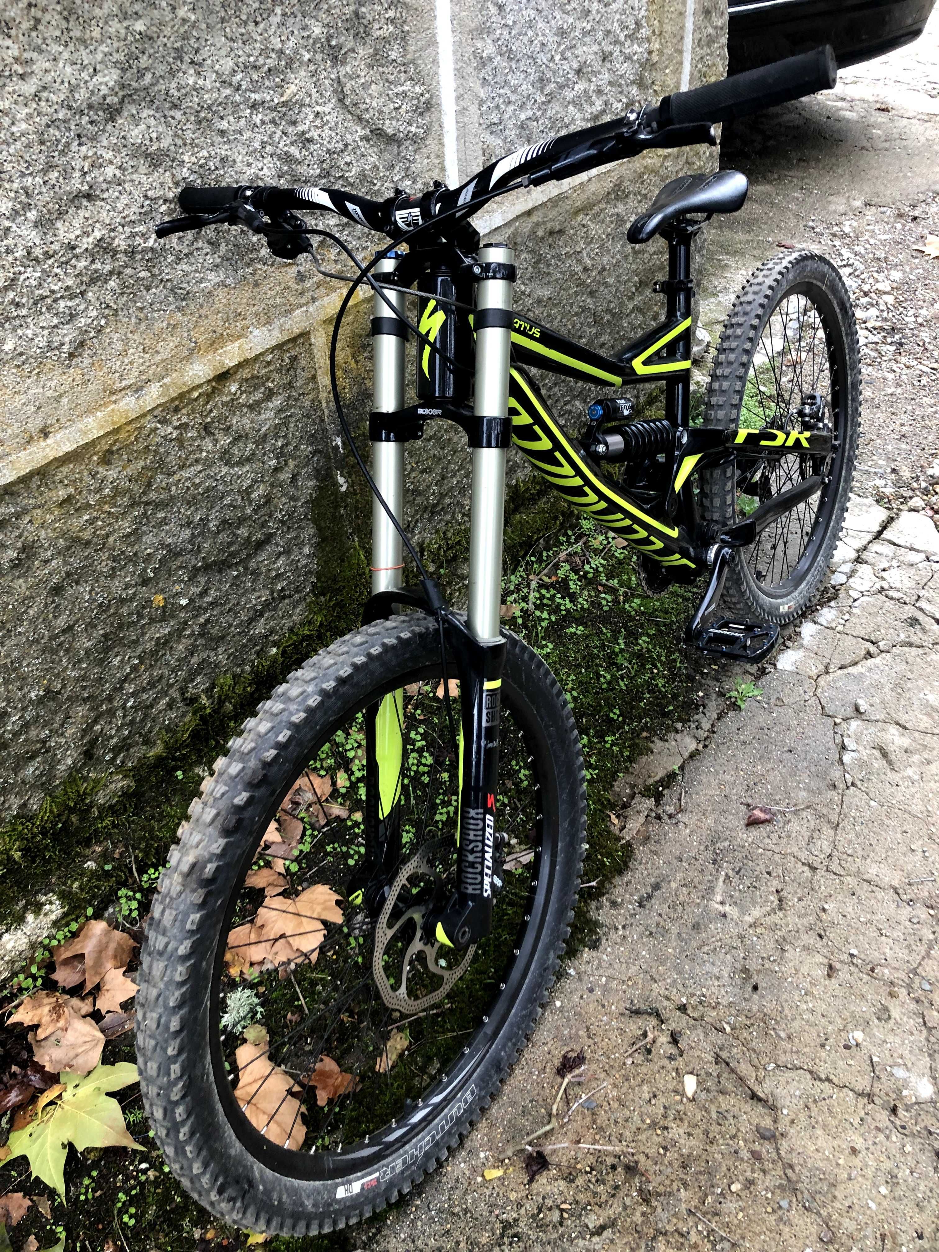 Bicicleta Downhill Spezialized