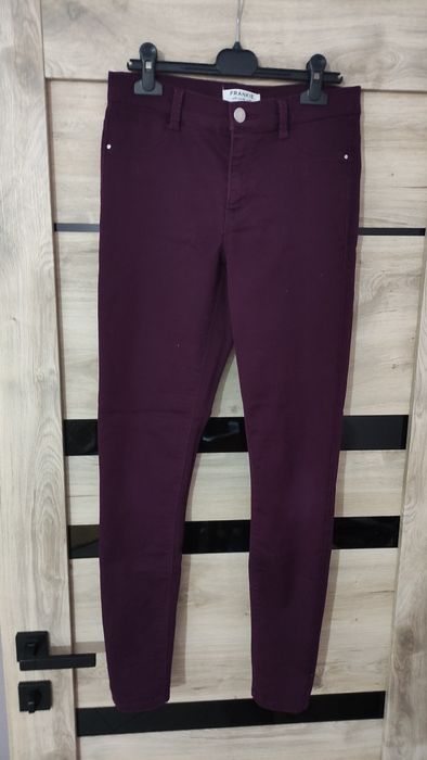 Стрейчеві жіночі джинси.