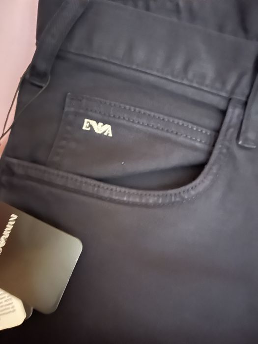 Wyprzedaż spodnie męskie Emporio Armani.