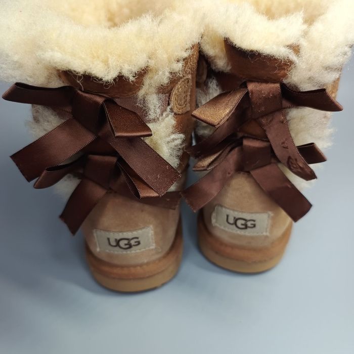 оригінальні зимові  угги UGG р32.5 на нажку до 20см