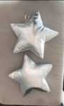 Almofadas estrelas prateadas