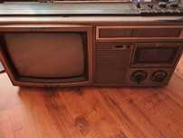 Sprzedam telewizor z magnetofonem