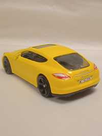 Porsche Panamera 2010 Matchbox żółty