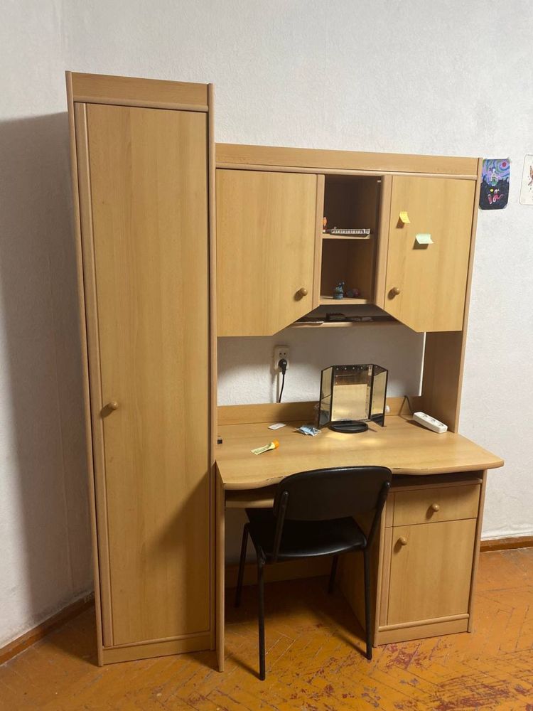 Продам ліжко, стол, шкаф