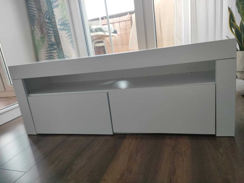 Stolik RTV długość 130cm szerokość 35cm