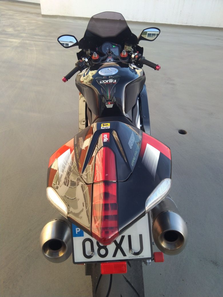 Ducati numerada réplica fila... Aprilia rsv 1000