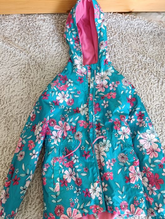 Куртка на дівчинку