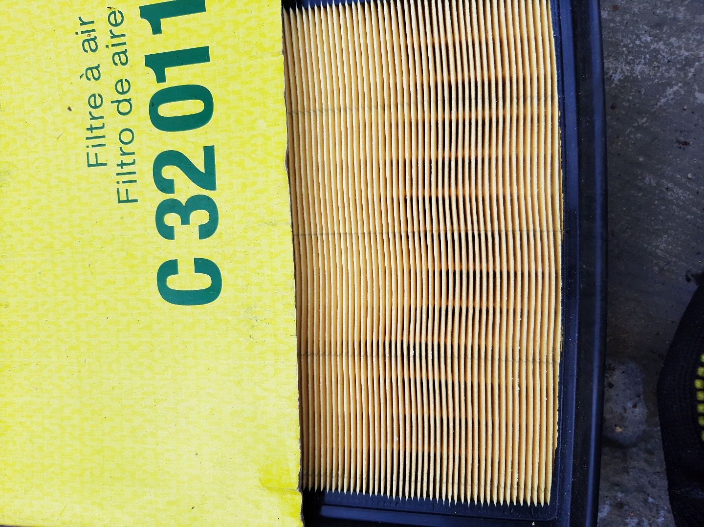 Фільтр повітряний toyota C32011 MANN FILTER