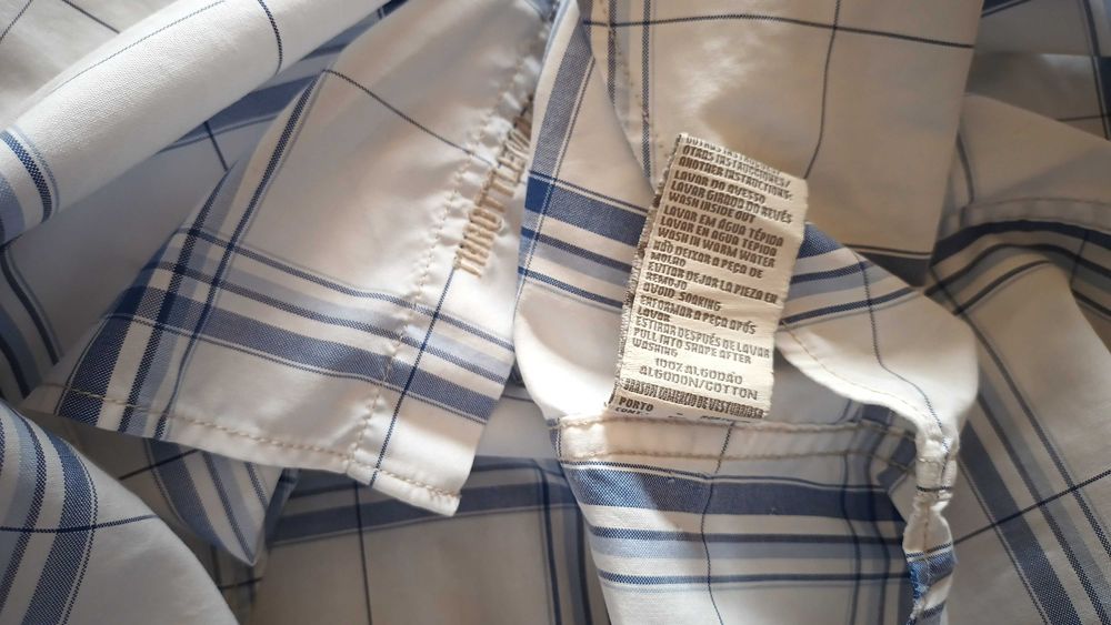 Camisa branca e azul da Throttleman