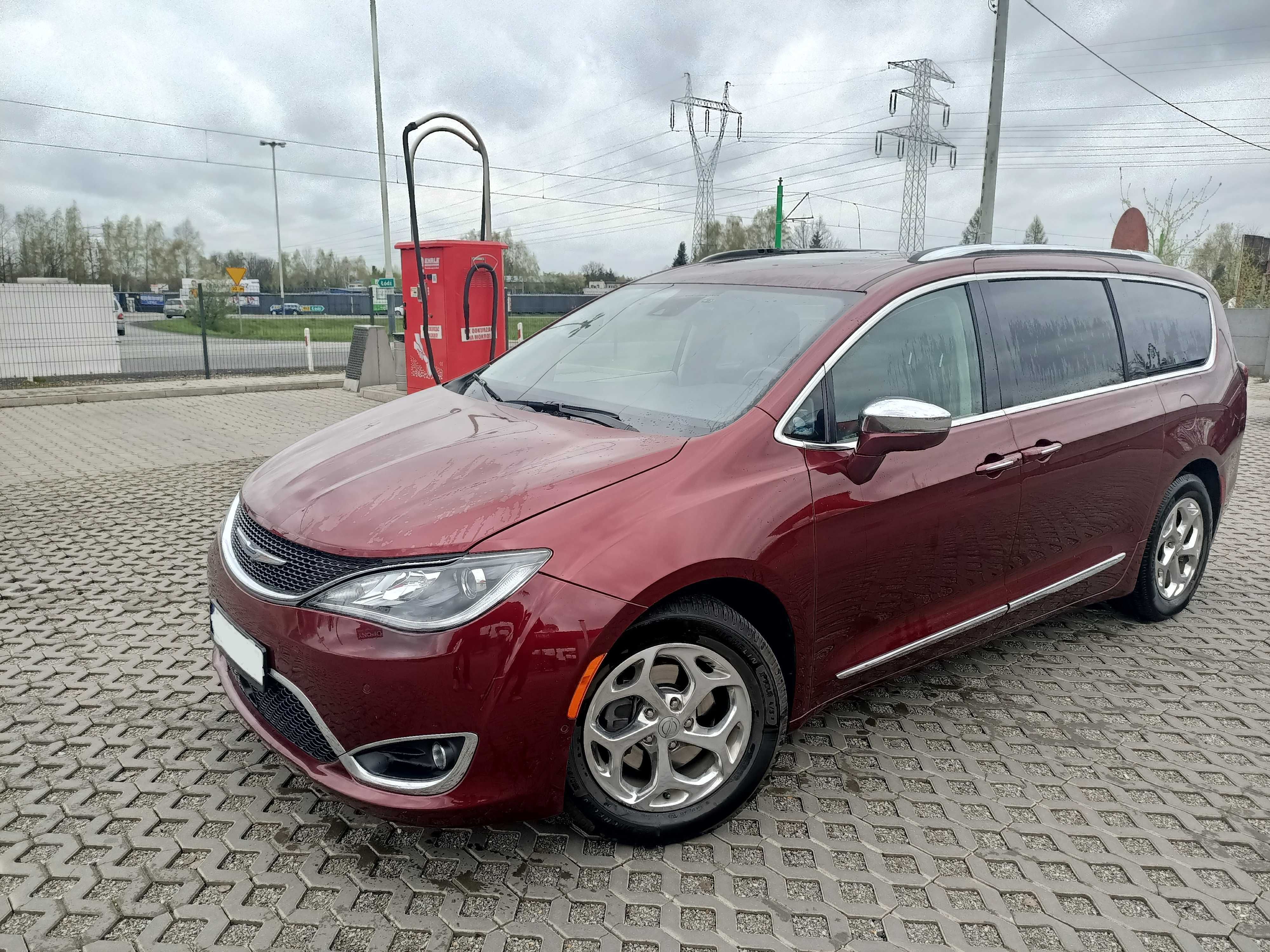 Chrysler Pacifica Limited 2019 wersja 7 osobowa, czarna skóra