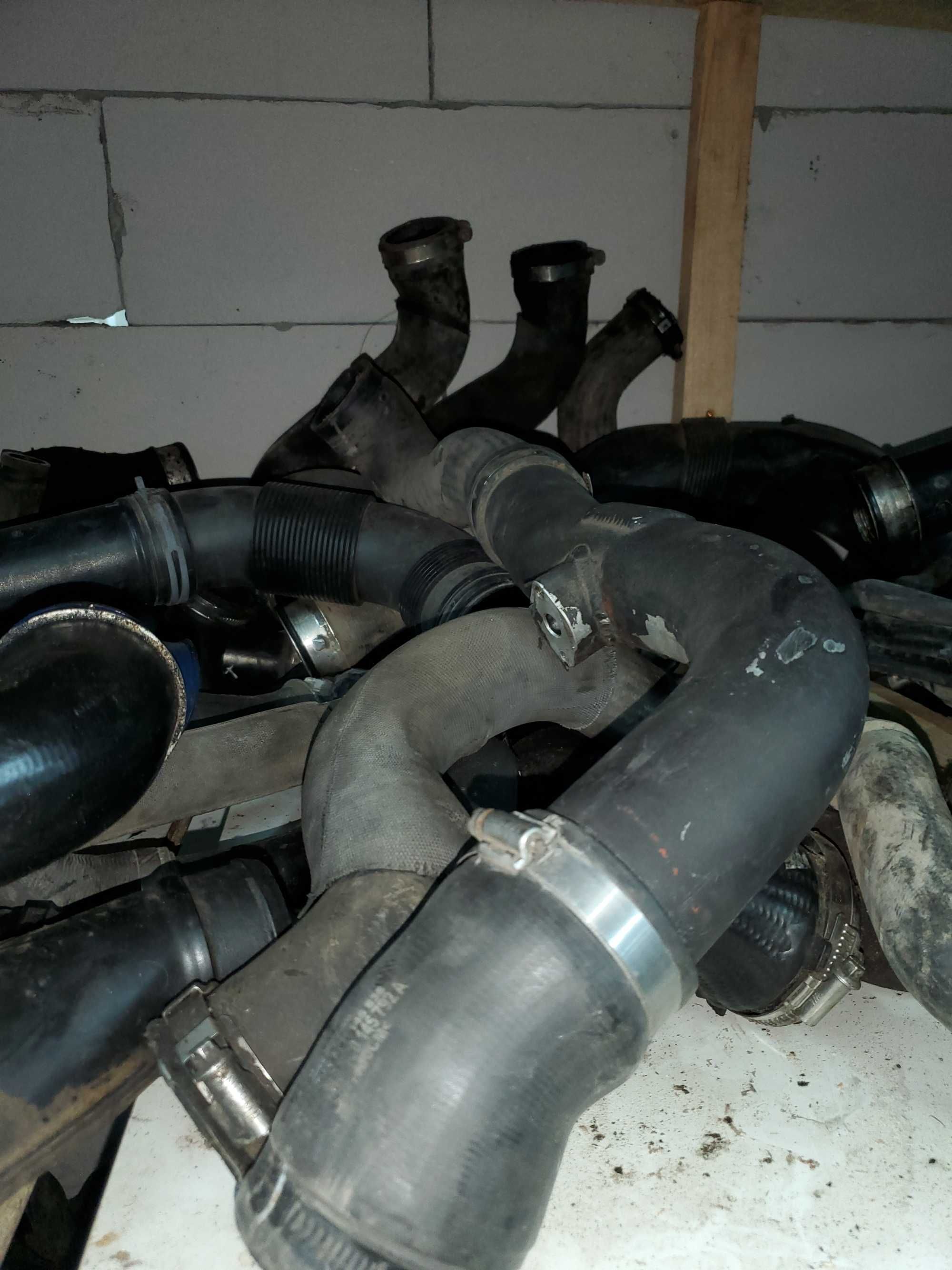Патрубок надува Ауді А6 А8 Каен Фольксваген Пассат Джетта Таурег