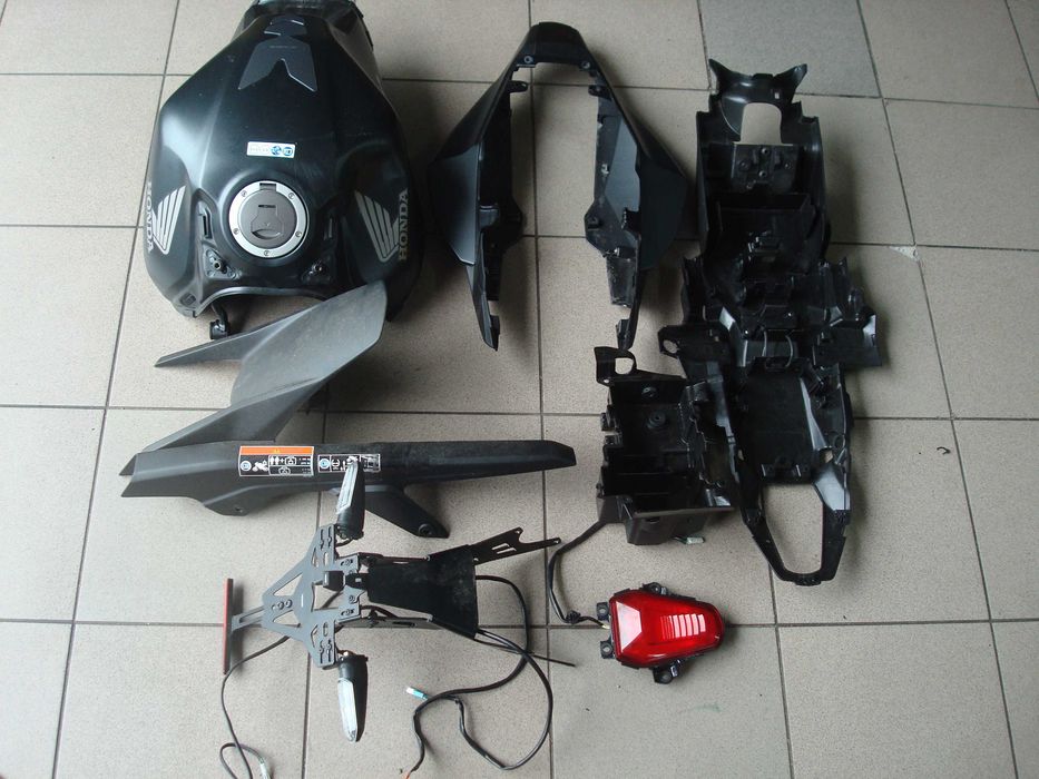 Honda CBR 650R 25r set przełączniki licznik kolektory chłodnica części
