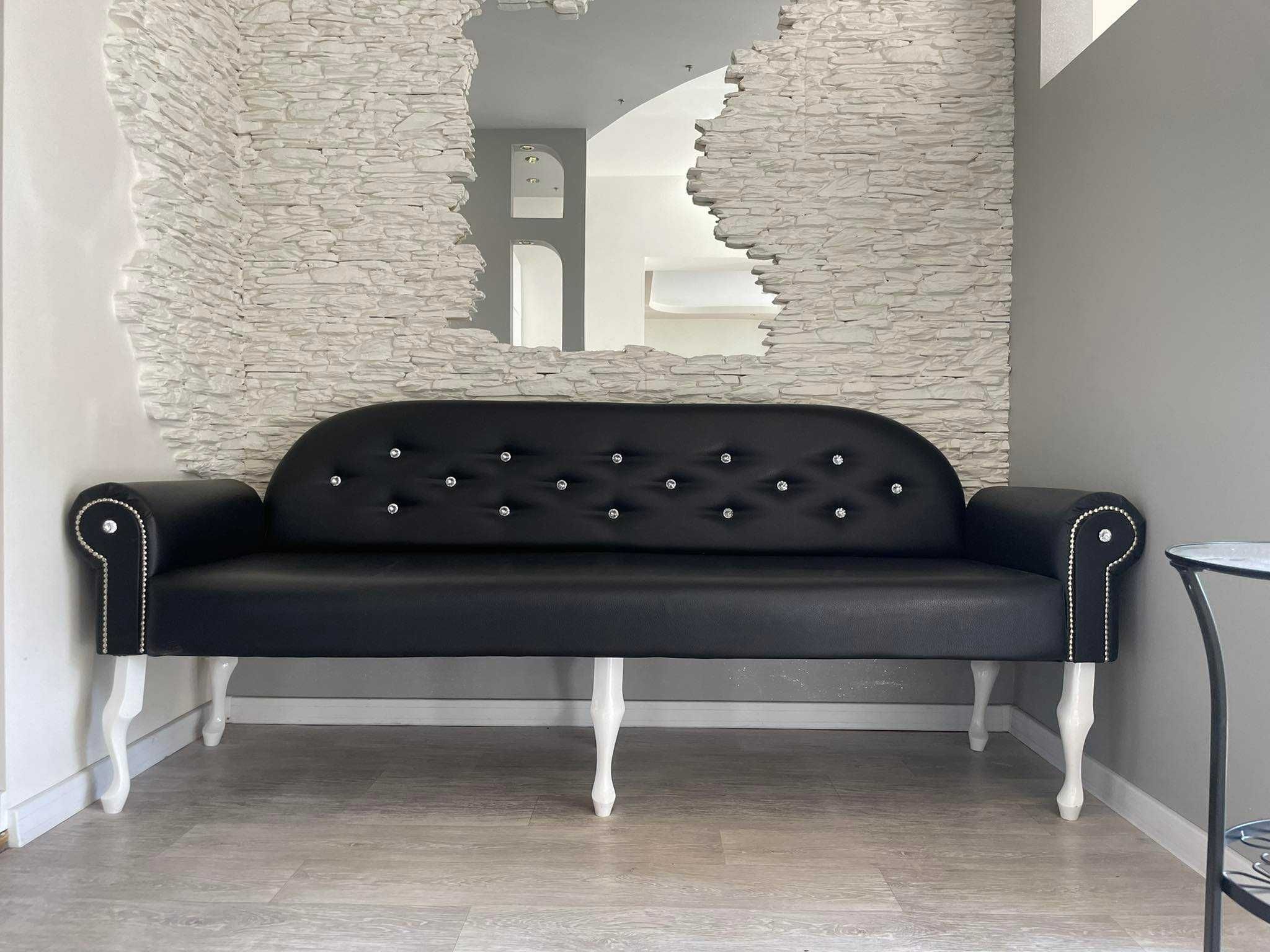 Czarna pikowana sofa glamor