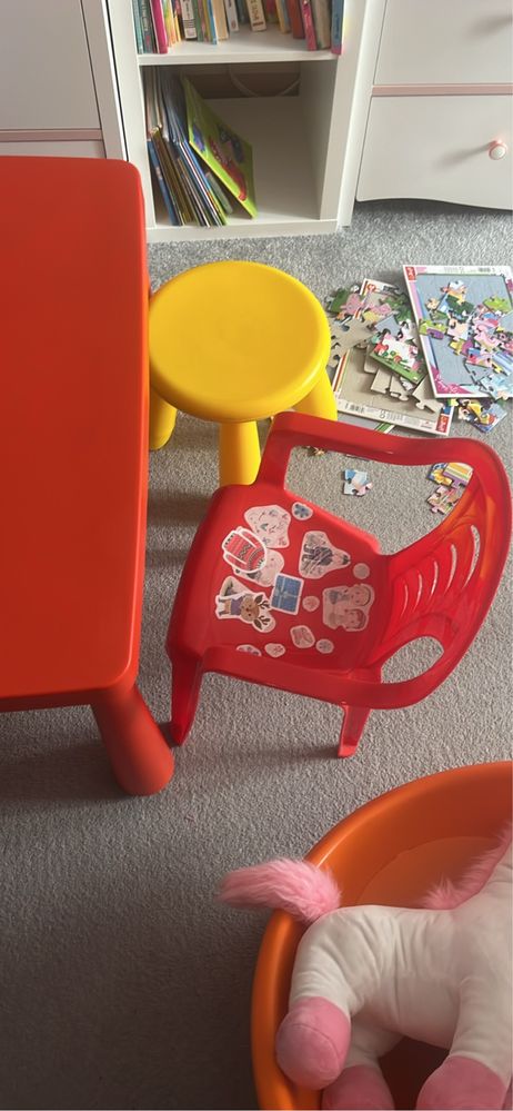 Stolik ikea mammut+2 krzeselka dla dzieci