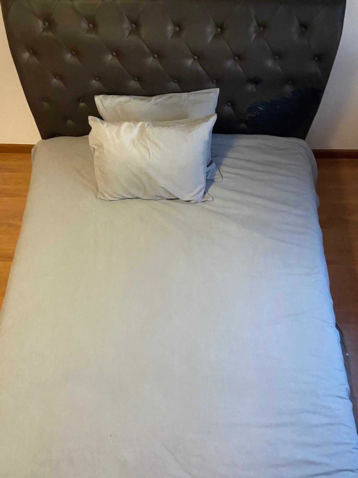 Cama de casal com colchão incluído