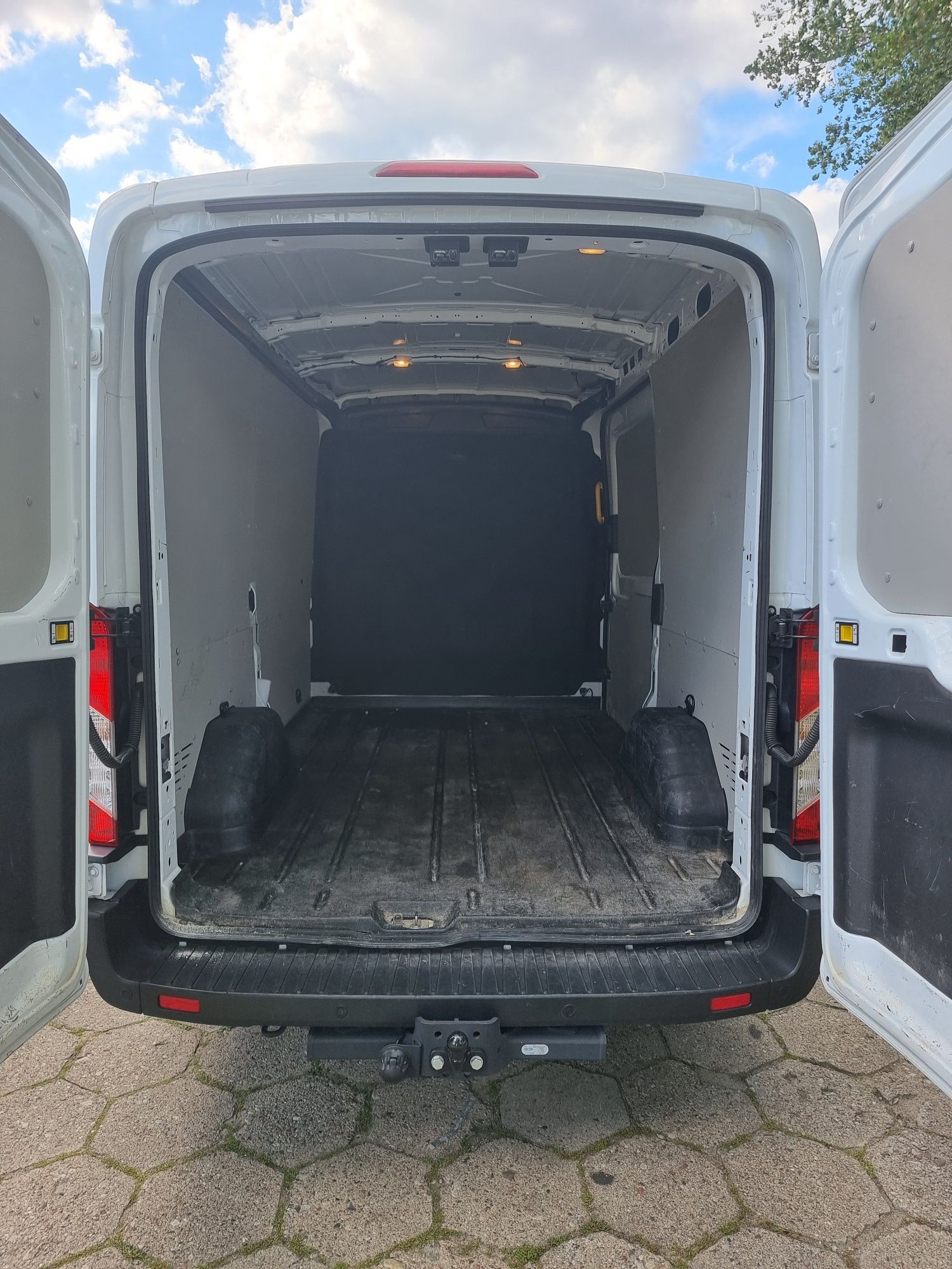 Wynajem busa blaszak furgon 24H