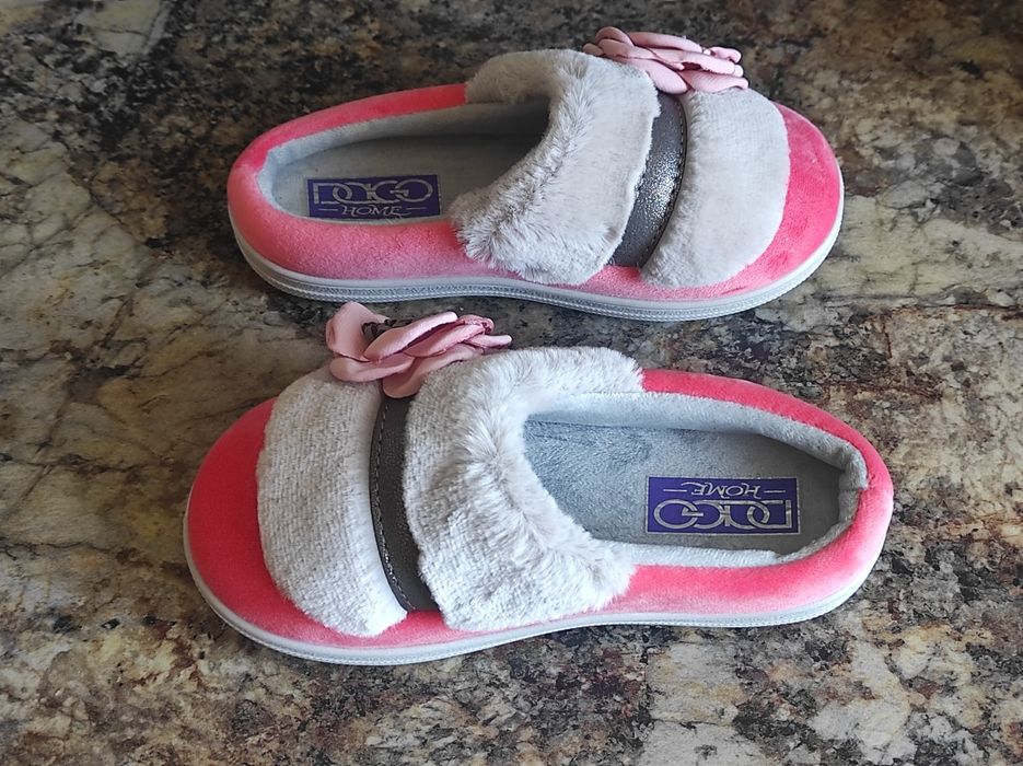 Тапки DAGO для дівчинки 30/31 нові