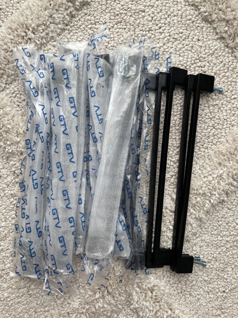 Uchwyt Meblowy 14szt. UZ 819 Techno 256 Czarny Mat