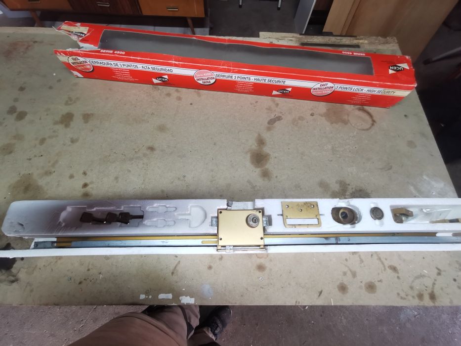 Fechadura da marca UCEM usada