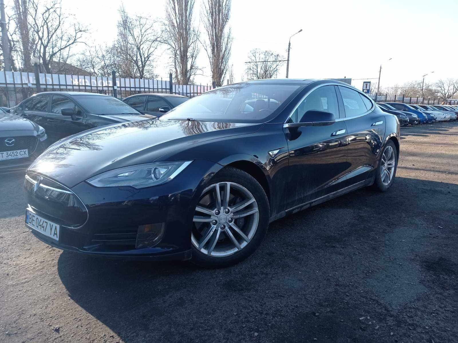 Tesla Model S 2013 року/електро