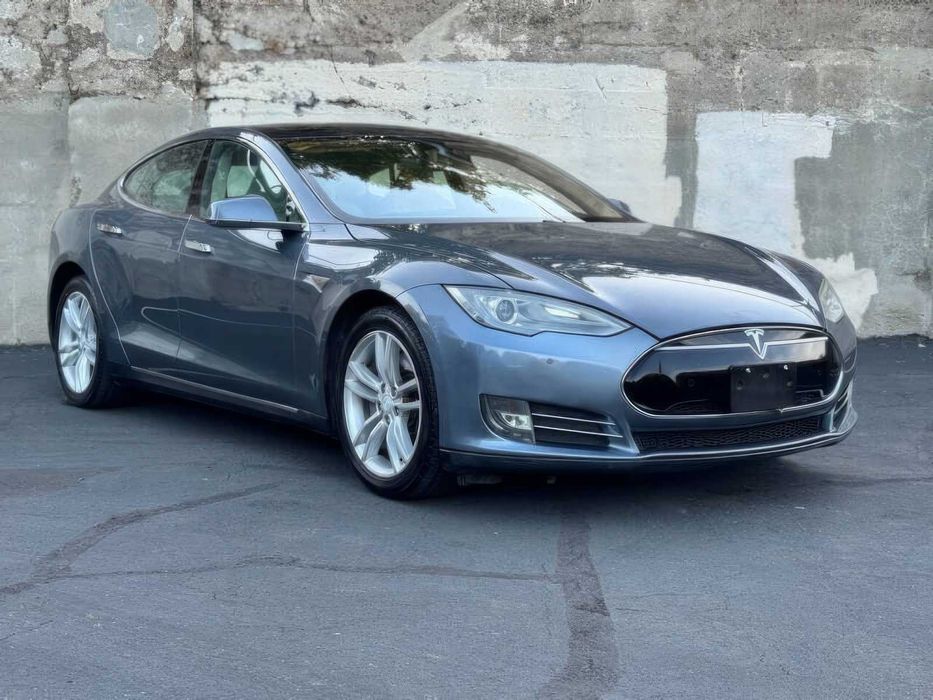 Tesla Model S      2013