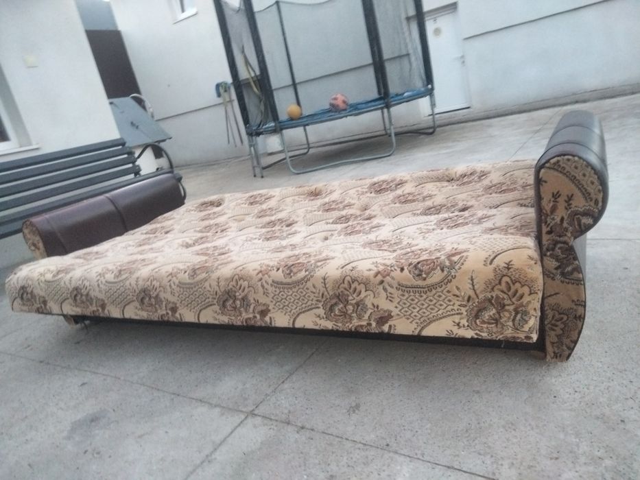 Кому потрібен дзвоніть.