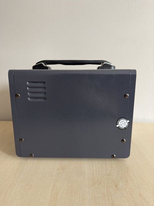 Зарядная станция 2200w- 520000mah з двома підзарядними пристроями.