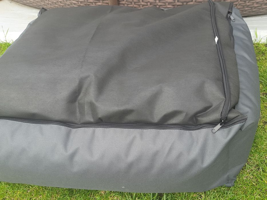 Szara kanapa dla pieska