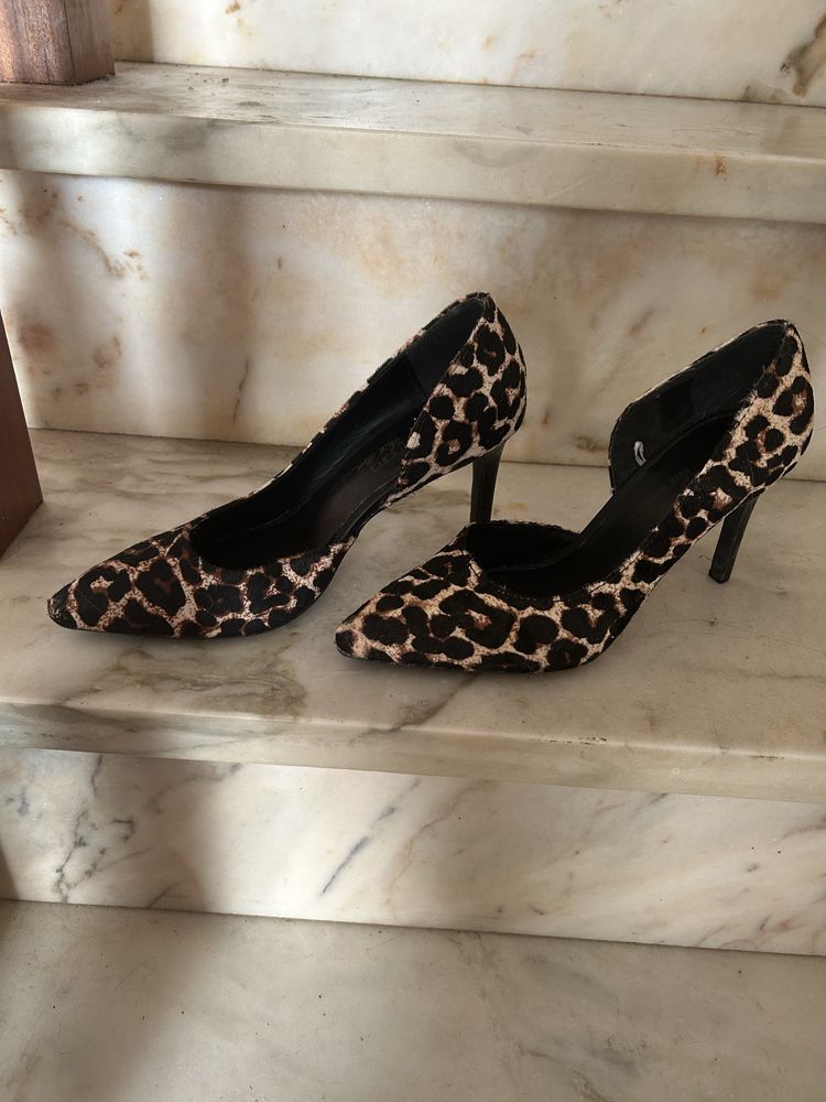Sapatos padrão chita- 37