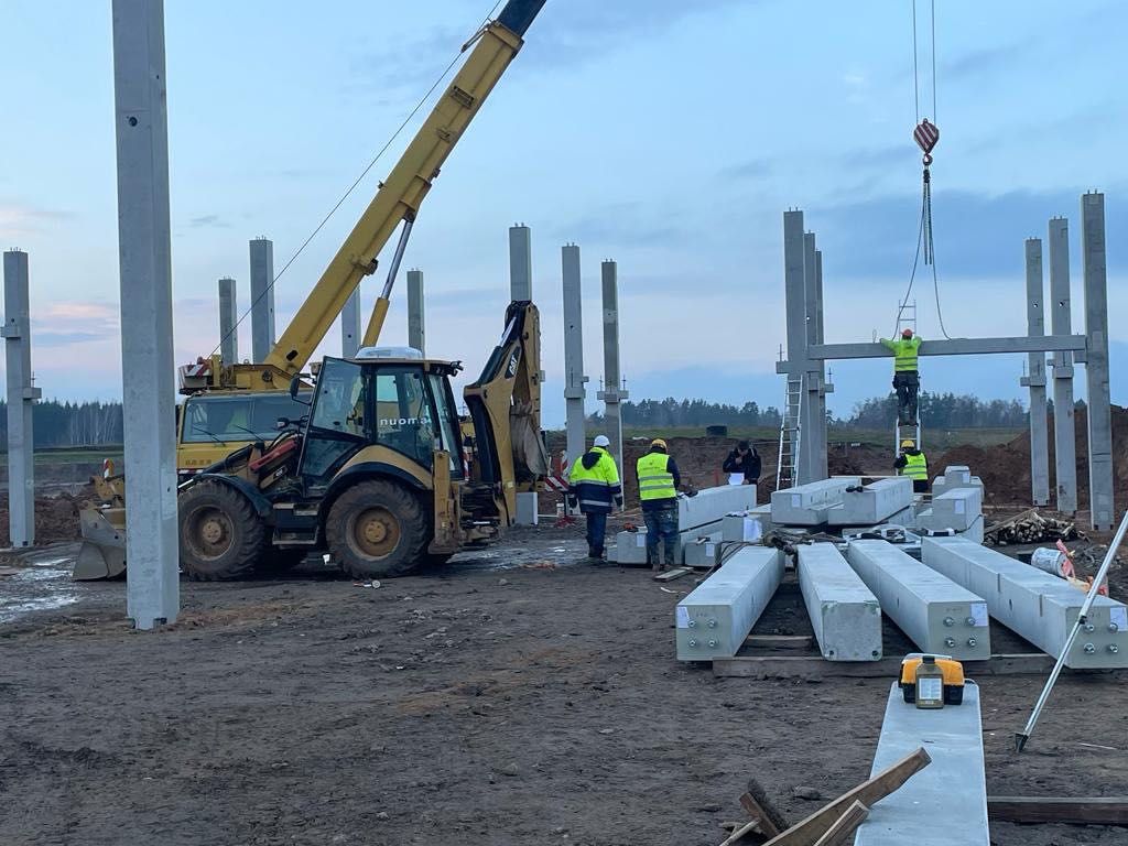 Słupy żelbetowe, prefabrykowane, belki. Hale w konstrukcji betonowej