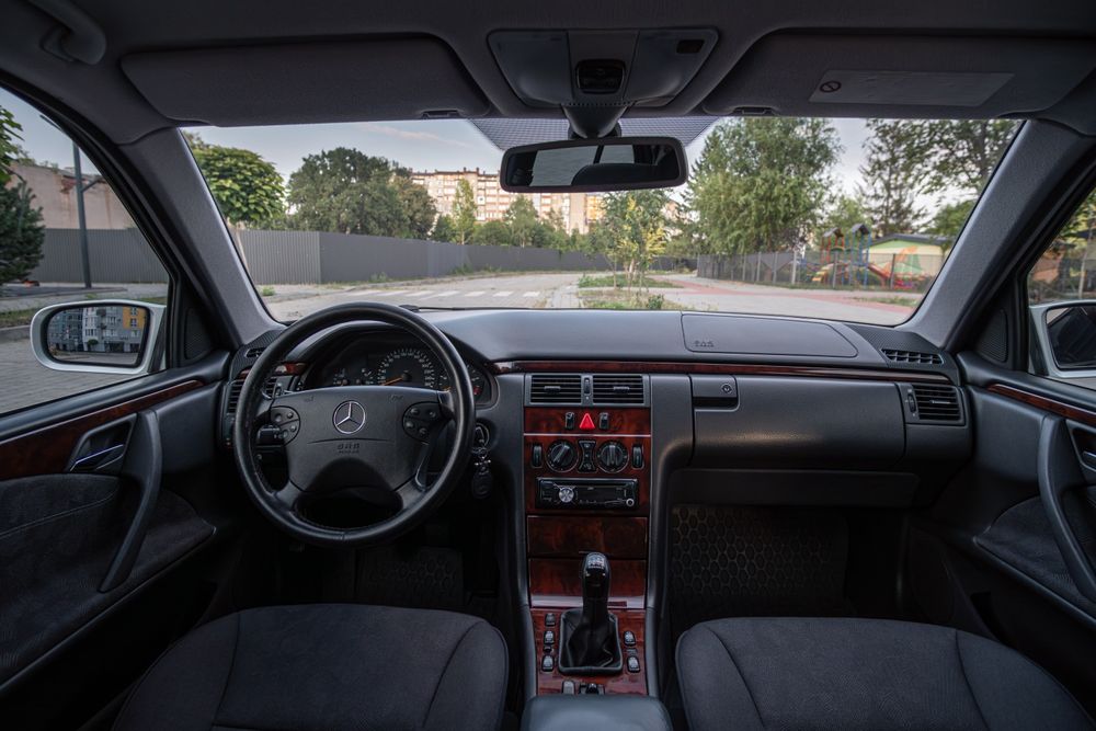 Mercede-Benz E-class W210 2.7CDI Очкарік