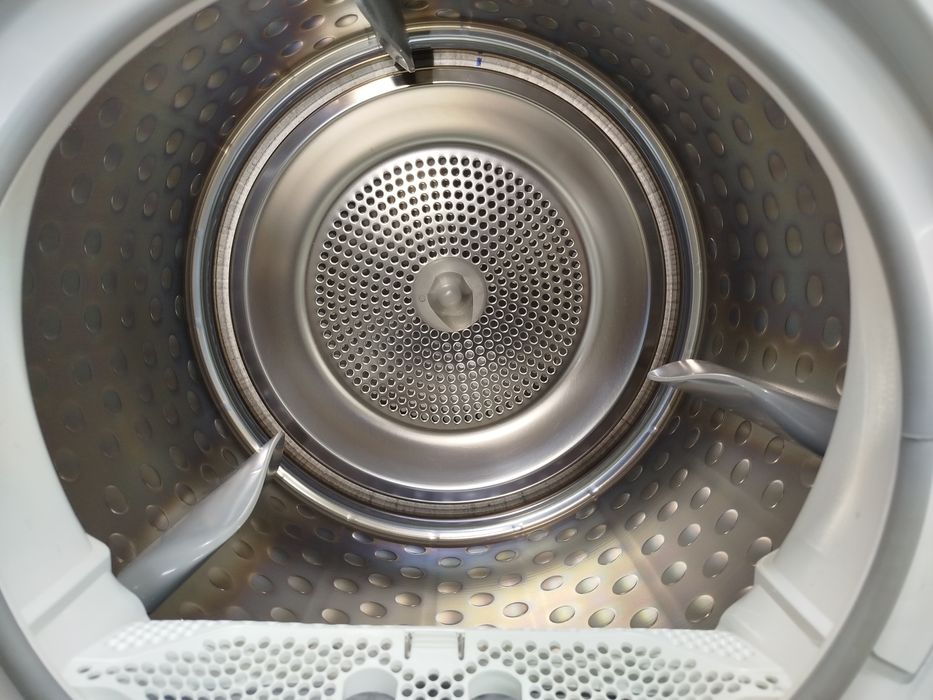 Сушка для одягу фірми AEG, модель T86580IH3