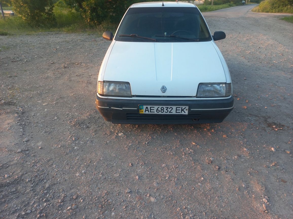 Продам Рено 19,1990