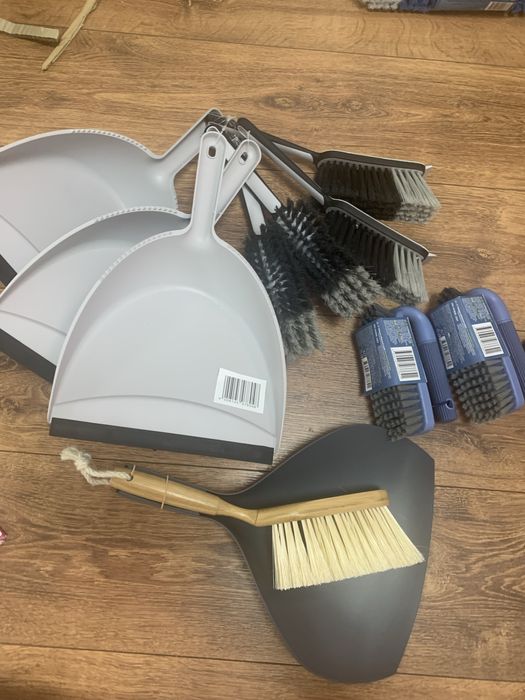 Совок для сміття зі щіткою. Совок з щіткою для прибирання