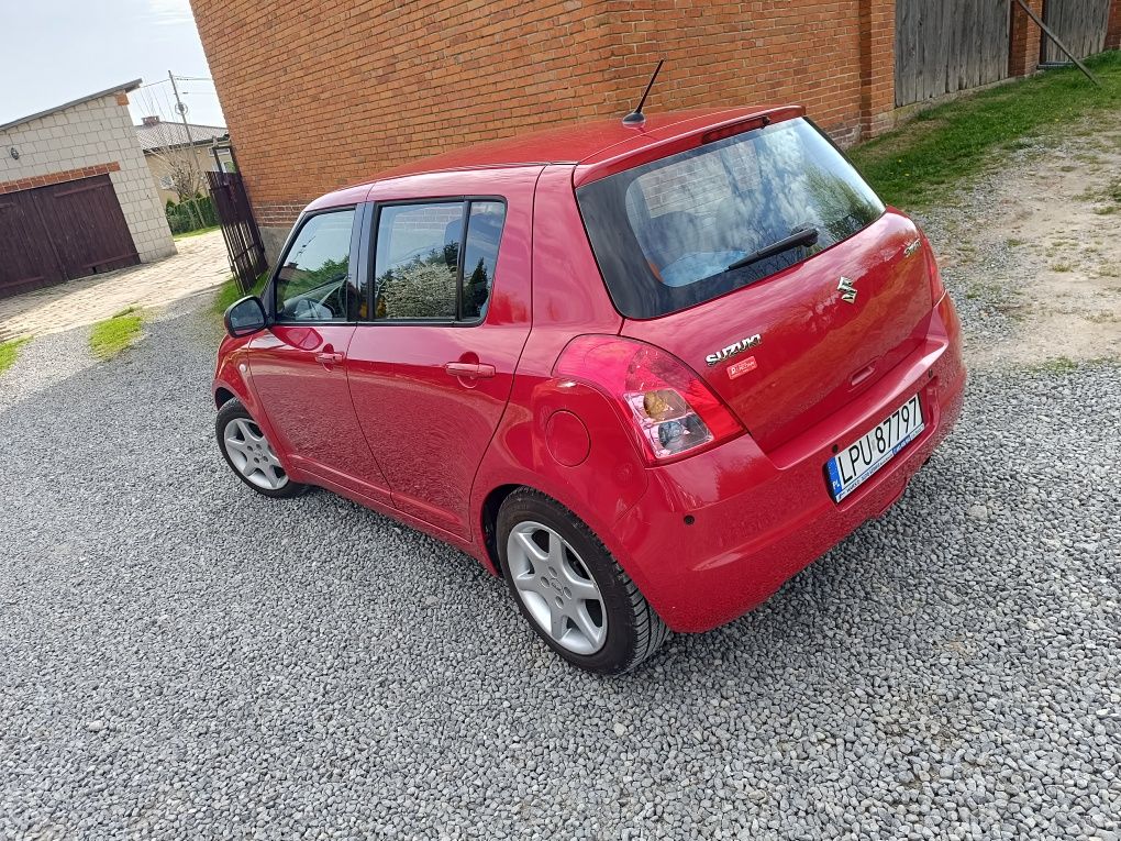 Suzuki Swift 5d 1,3b klima grzane fotele dwa kpl kół prywatne