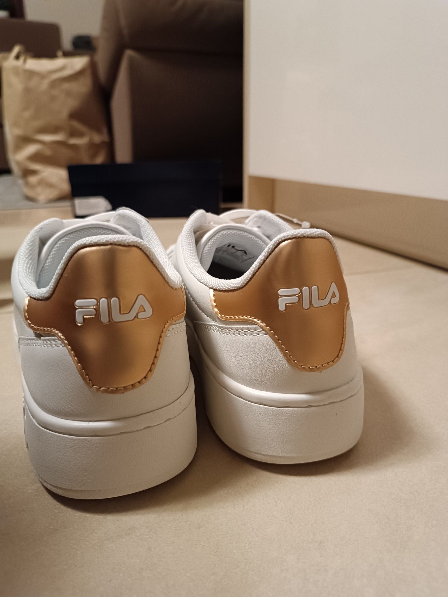 Nowe białe buty sneakersy damskie Fila rozmiar 40