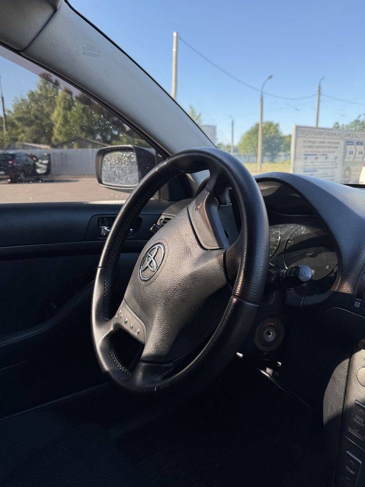 Toyota avensis 2003