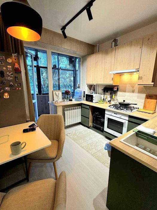 Продам просторную и классную 1 к кв Центр Поплавок Безнал -да!