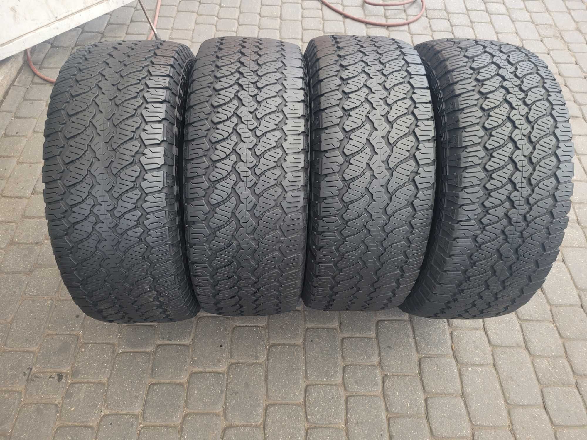 285 / 60  R  18  General   AT3