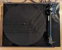 Gramofon PRO-JECT DEBUT CARBON z przedwzmacniaczem Fono Mini A2D