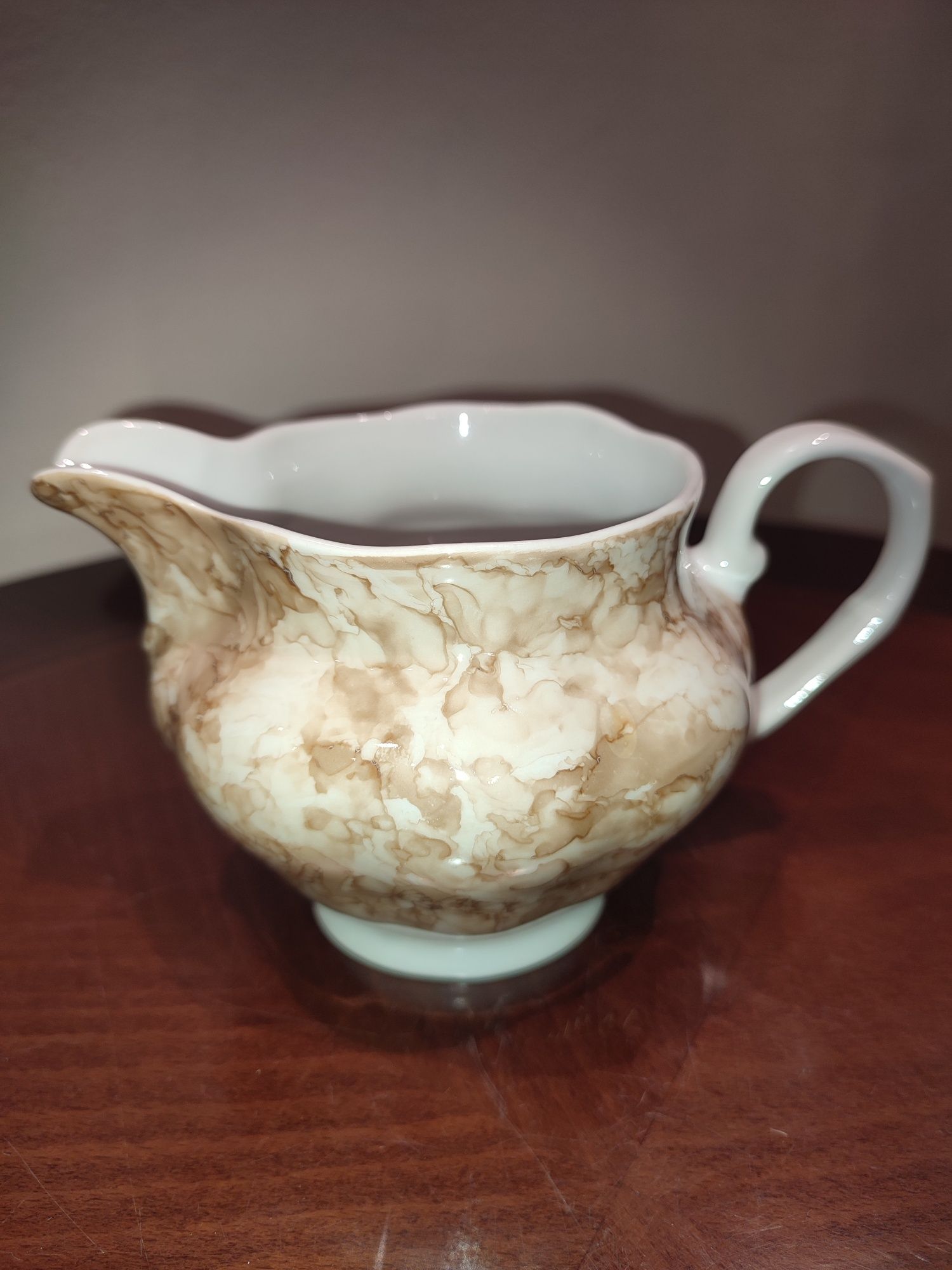 Śliczny stary mlecznik porcelana Karolina