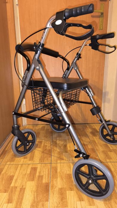 Podpórka czterokołowa, wózek dla starszej osoby,pchacz