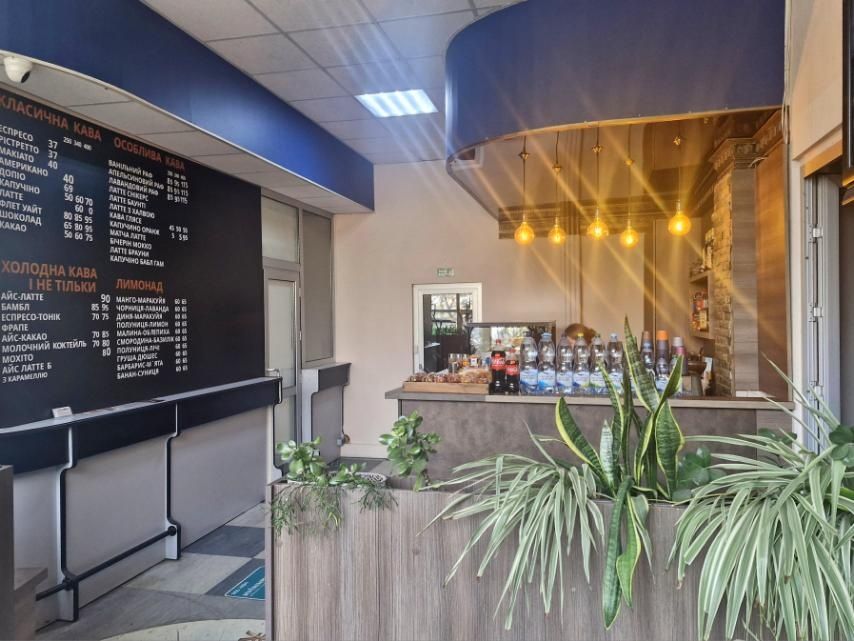 Кабінет, офіс, приміщення на першому поверсі, фасад, офісний центр