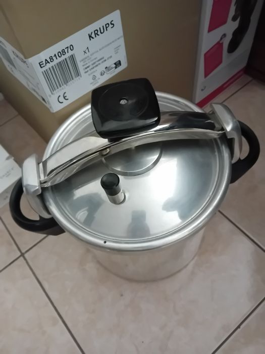 Panela de pressão nova